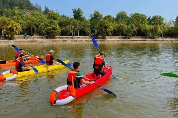 Chèo thuyền – trải nghiệm thú vị không nên bỏ qua khi về Tiên Trang