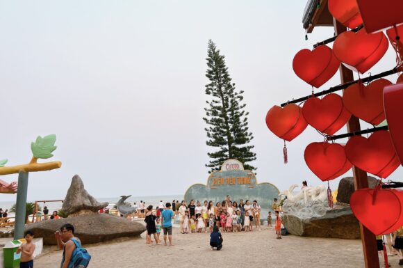 Có một bãi biển thơ mộng nhất xứ Thanh