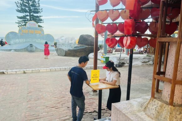 Những hành động đẹp, hết lòng vì du khách ở biển Tiên Trang