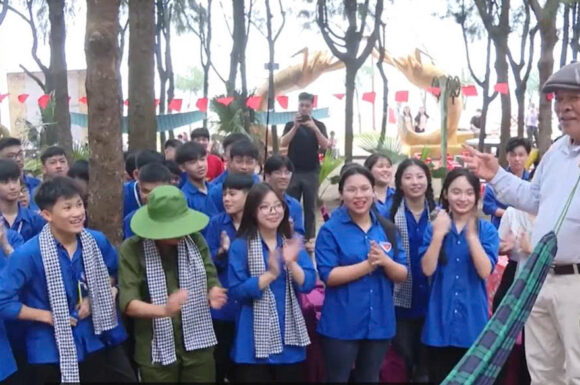 ĐÀI PHÁT THANH TRUYỀN HÌNH THANH HÓA CHUYÊN MỤC “ĐẤT VÀ NGƯỜI XỨ THANH”:  VIDEO  HÀNH TRÌNH GÓP SỨC LÀM GIÀU ĐẸP QUÊ HƯƠNG CỦA NGƯỜI CON VÙNG BIỂN TIÊN TRANG